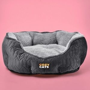 NEW, NEVER USED Stormy Cozy Cats Bed